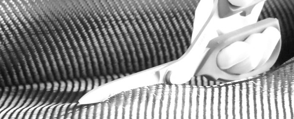 Comment bien découper le tissu carbone ?